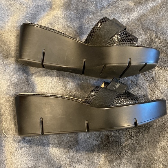 Black wedge platforms Calvin Klein size 5.5 - Picture 5 of 9